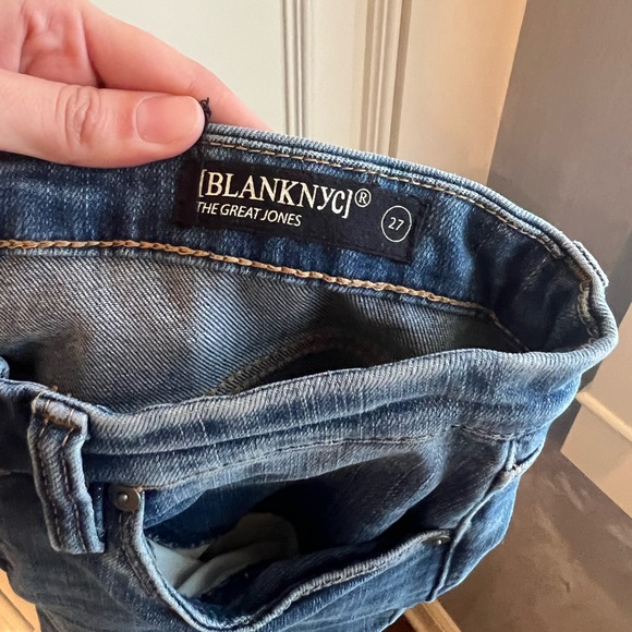 Blank NYC high waisted skinny jeans with distressed high low trim - Picture 1 of 6